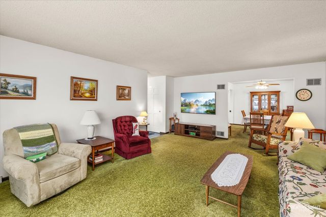 15304 S Indian Boundary Line Road, Plainfield, IL 60544