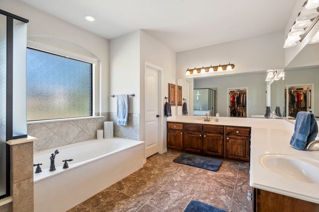 140 Stone Field Court, Waxahachie, TX 75167