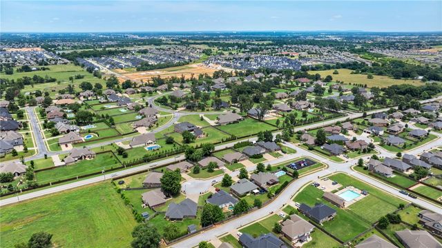 1507 Parkside Circle, Cave Springs, AR 72718