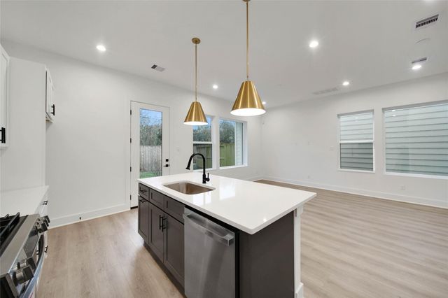 7627 Inwood Grove Lane, Houston, TX 77088