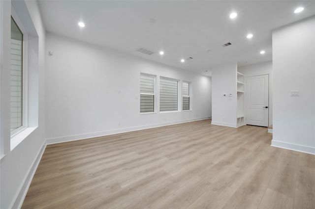 7627 Inwood Grove Lane, Houston, TX 77088