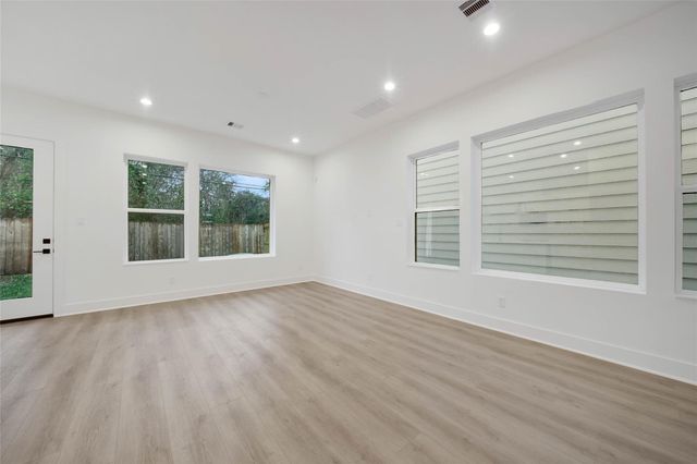 7627 Inwood Grove Lane, Houston, TX 77088
