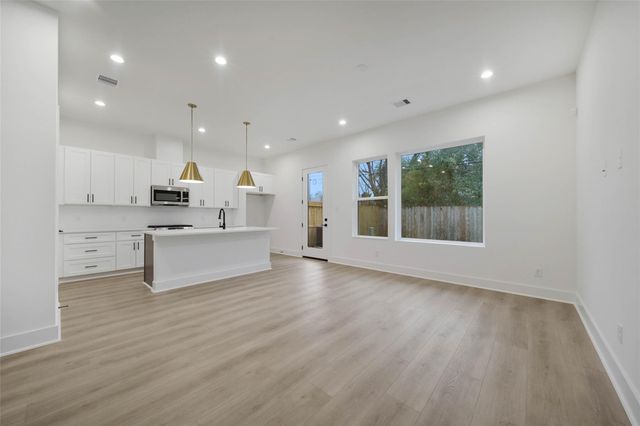 7627 Inwood Grove Lane, Houston, TX 77088