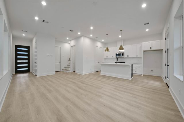 7627 Inwood Grove Lane, Houston, TX 77088