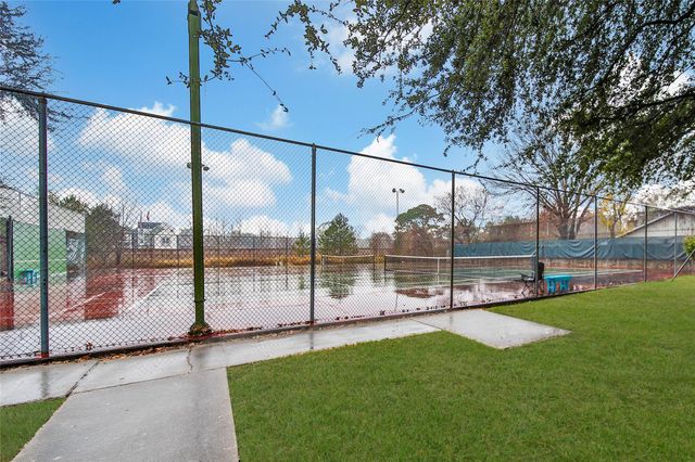 7627 Inwood Grove Lane, Houston, TX 77088