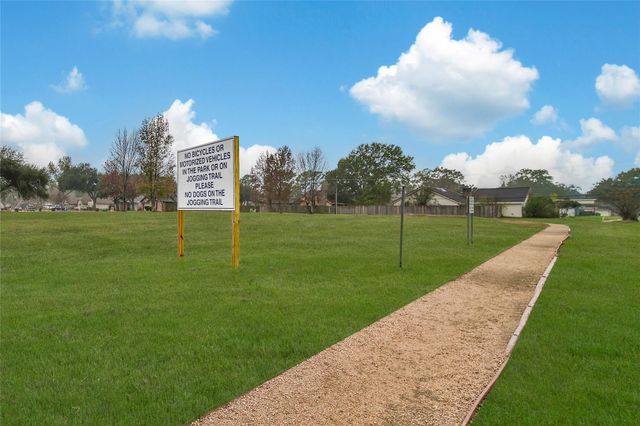 7627 Inwood Grove Lane, Houston, TX 77088