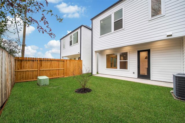 7627 Inwood Grove Lane, Houston, TX 77088
