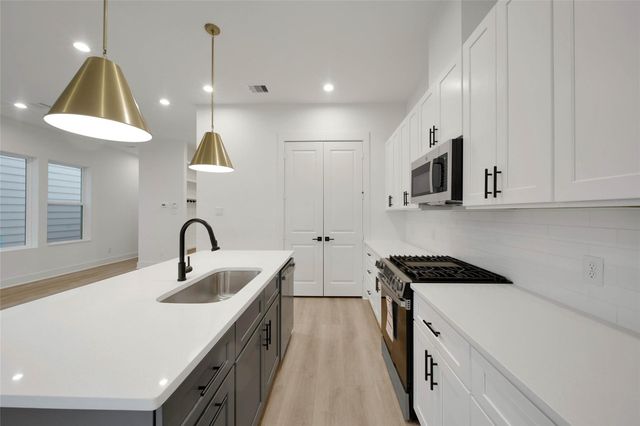7627 Inwood Grove Lane, Houston, TX 77088