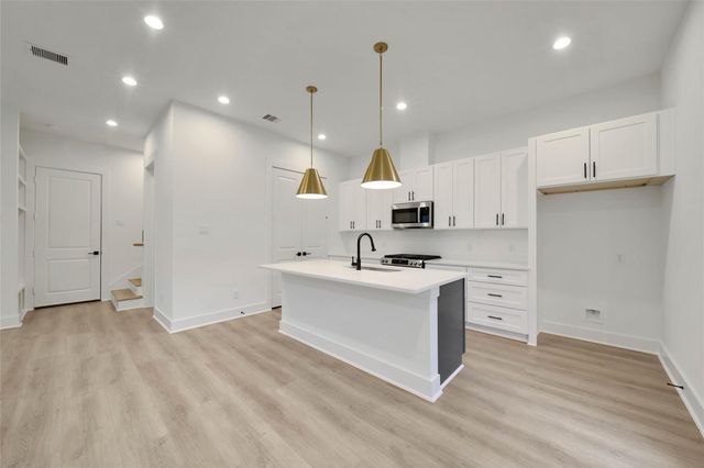7627 Inwood Grove Lane, Houston, TX 77088