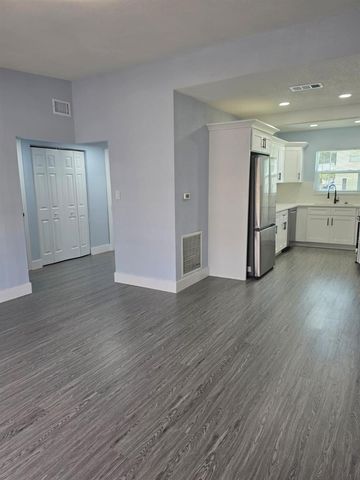 7710 CORAL VINE LANE, Tampa, FL 33619