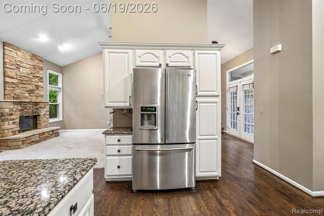 2093 Deer Run Trail, Waterford, MI 48329