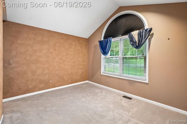 2093 Deer Run Trail, Waterford, MI 48329