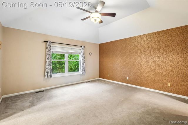 2093 Deer Run Trail, Waterford, MI 48329