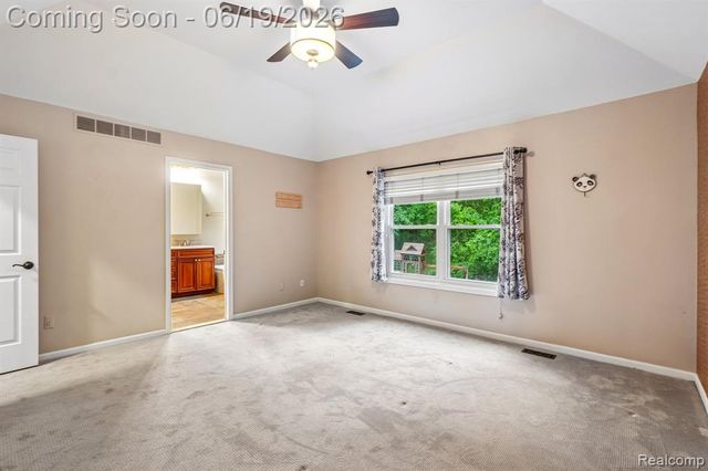 2093 Deer Run Trail, Waterford, MI 48329