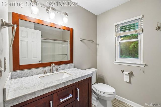2093 Deer Run Trail, Waterford, MI 48329