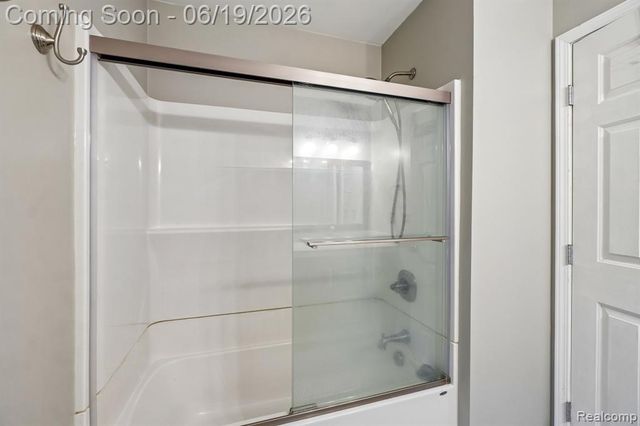 2093 Deer Run Trail, Waterford, MI 48329
