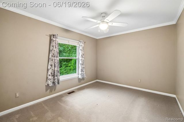 2093 Deer Run Trail, Waterford, MI 48329