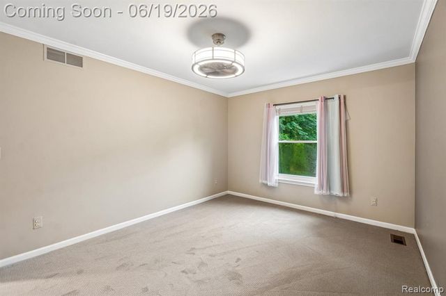 2093 Deer Run Trail, Waterford, MI 48329