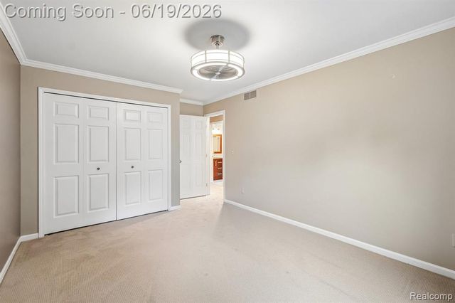 2093 Deer Run Trail, Waterford, MI 48329
