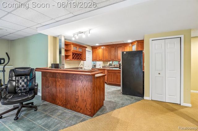 2093 Deer Run Trail, Waterford, MI 48329