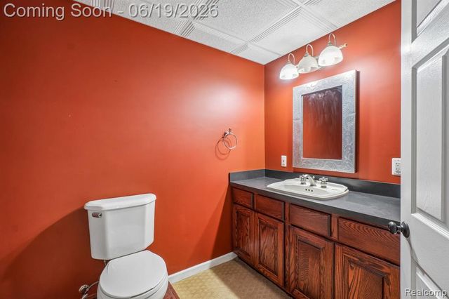 2093 Deer Run Trail, Waterford, MI 48329