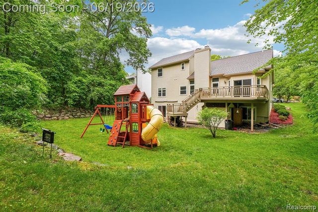 2093 Deer Run Trail, Waterford, MI 48329