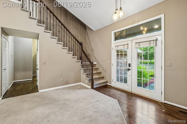 2093 Deer Run Trail, Waterford, MI 48329