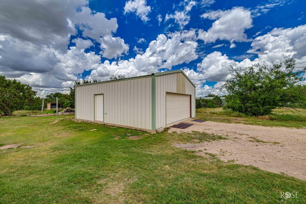 Image 10 of property listing at 5850 Green Oaks Drive, Christoval, TX 76935
