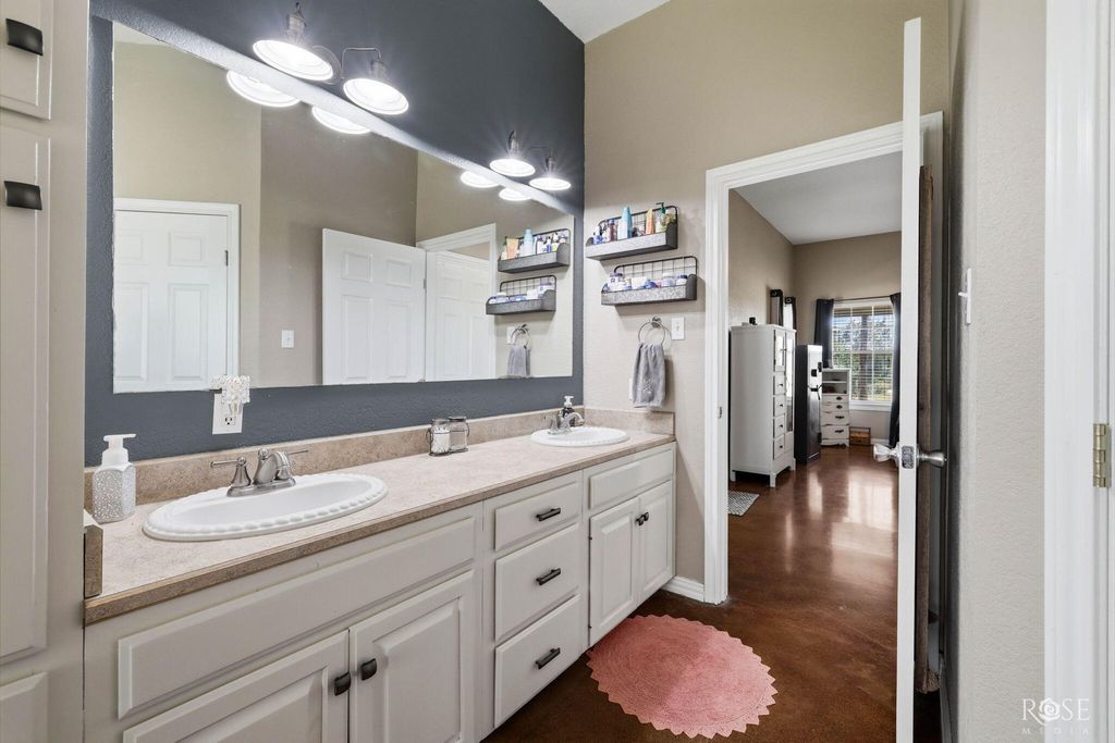 Image 13 of property listing at 5850 Green Oaks Drive, Christoval, TX 76935