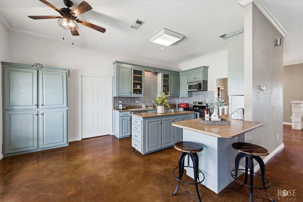 Image 20 of property listing at 5850 Green Oaks Drive, Christoval, TX 76935