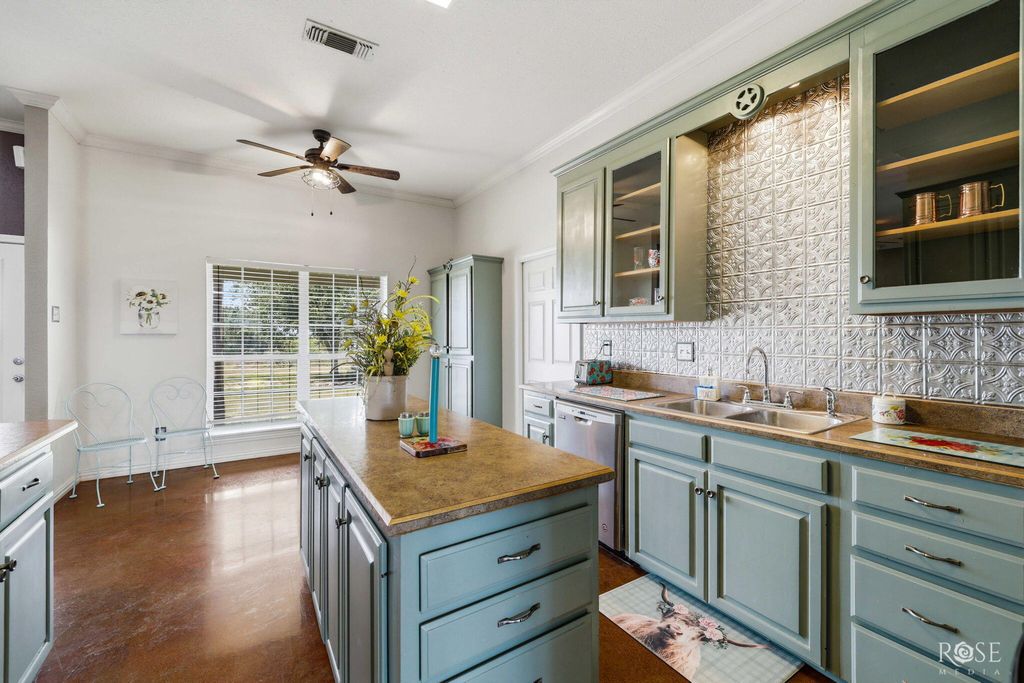 Image 3 of property listing at 5850 Green Oaks Drive, Christoval, TX 76935