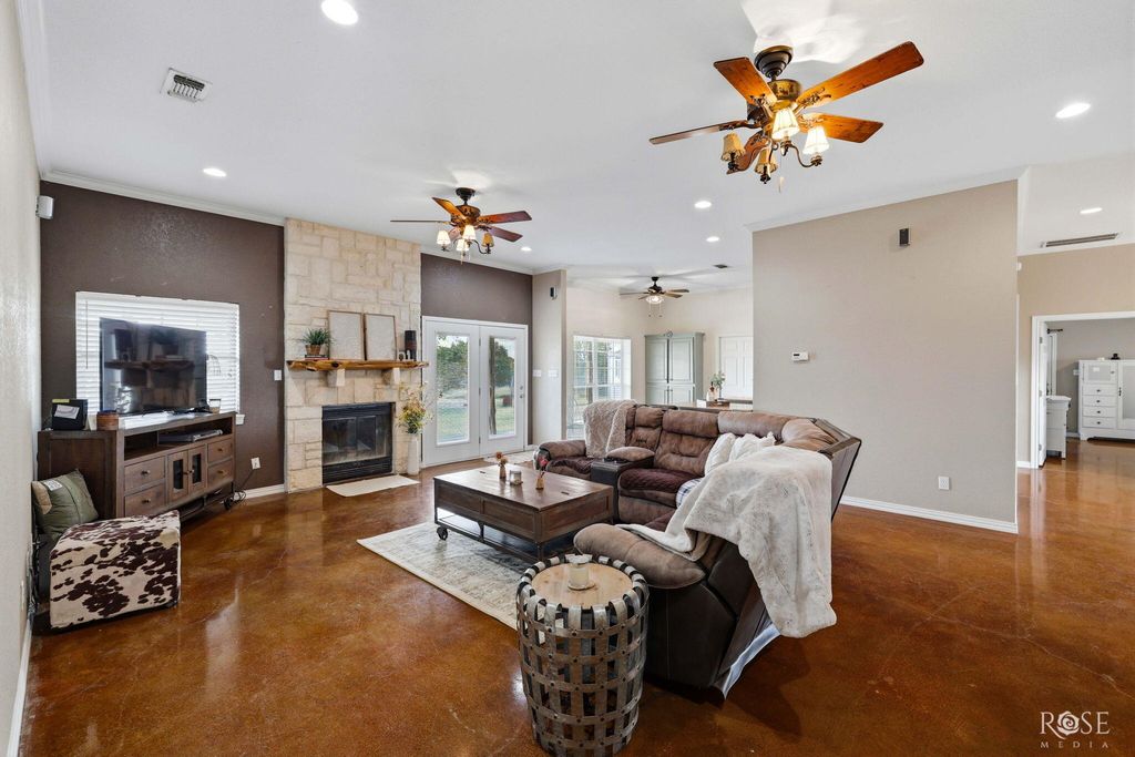 Image 7 of property listing at 5850 Green Oaks Drive, Christoval, TX 76935