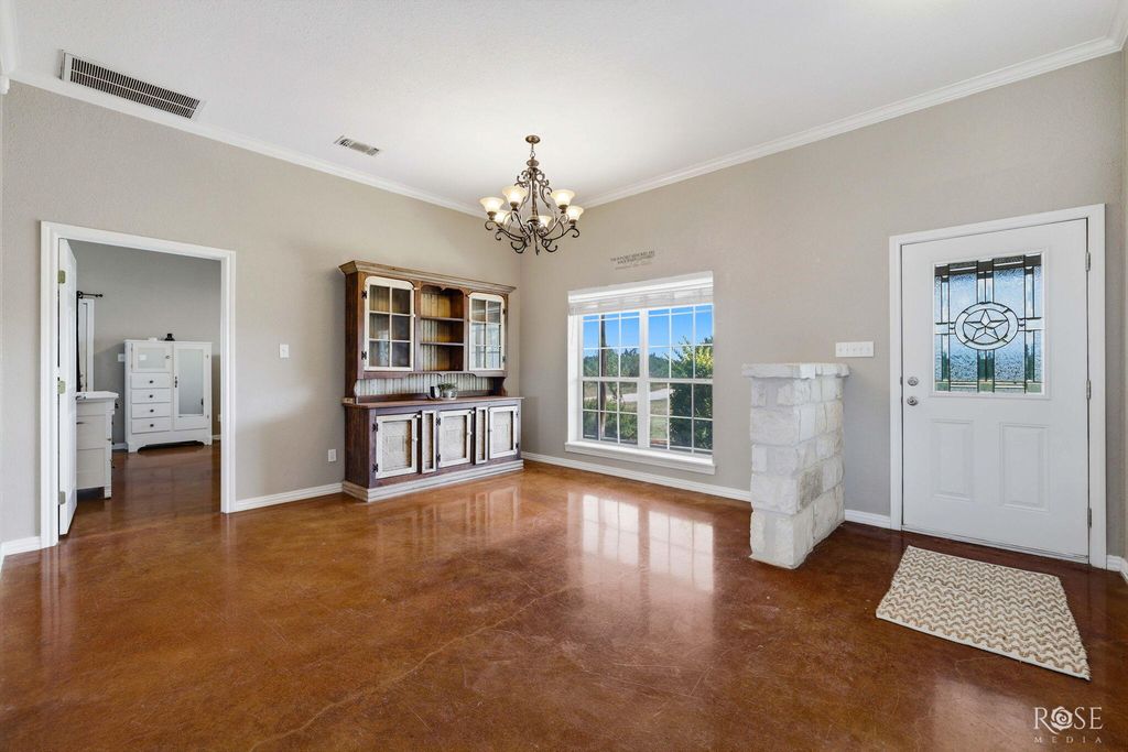 Image 8 of property listing at 5850 Green Oaks Drive, Christoval, TX 76935