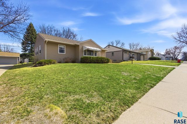 1108 S Willow Ave Avenue, Sioux Falls, SD 57105