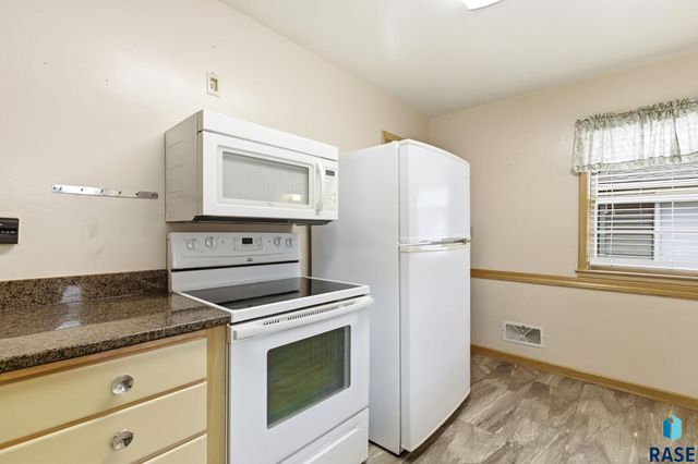 1108 S Willow Ave Avenue, Sioux Falls, SD 57105