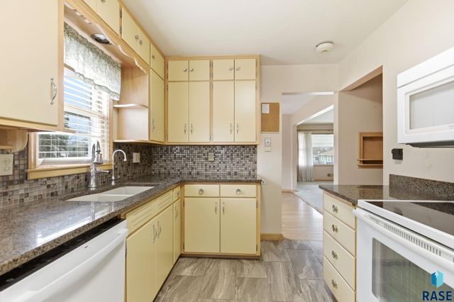 1108 S Willow Ave Avenue, Sioux Falls, SD 57105