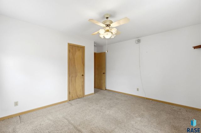 1108 S Willow Ave Avenue, Sioux Falls, SD 57105