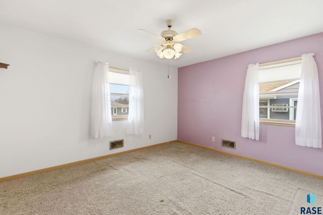 1108 S Willow Ave Avenue, Sioux Falls, SD 57105