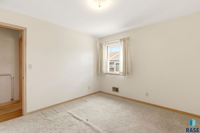 1108 S Willow Ave Avenue, Sioux Falls, SD 57105