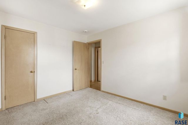 1108 S Willow Ave Avenue, Sioux Falls, SD 57105