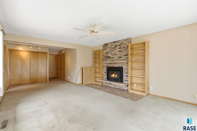 1108 S Willow Ave Avenue, Sioux Falls, SD 57105