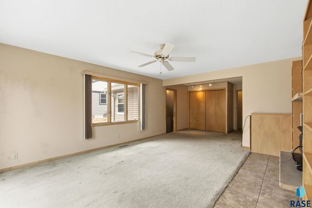 1108 S Willow Ave Avenue, Sioux Falls, SD 57105