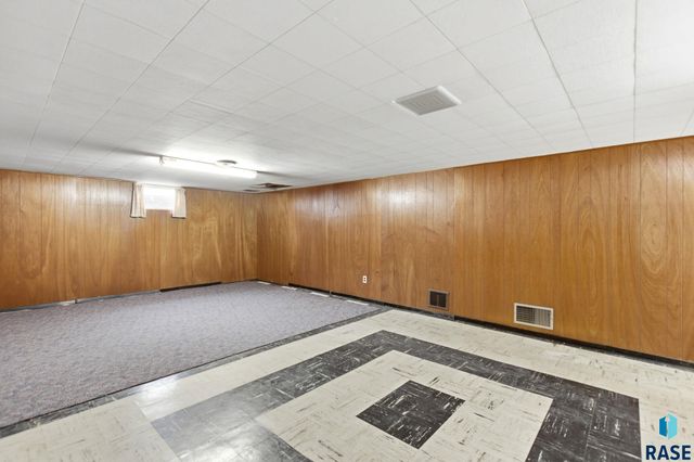 1108 S Willow Ave Avenue, Sioux Falls, SD 57105