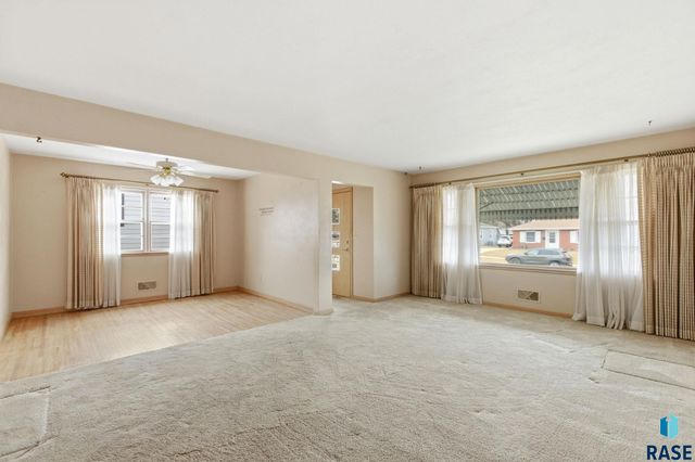 1108 S Willow Ave Avenue, Sioux Falls, SD 57105