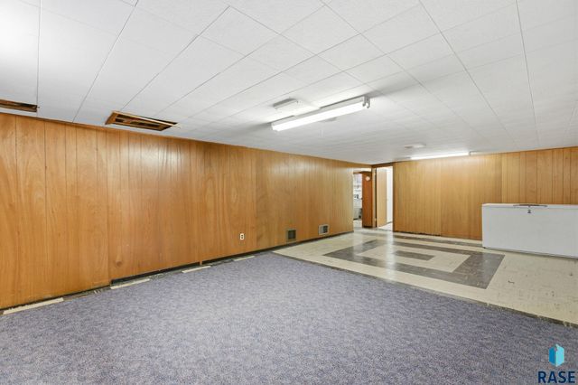 1108 S Willow Ave Avenue, Sioux Falls, SD 57105