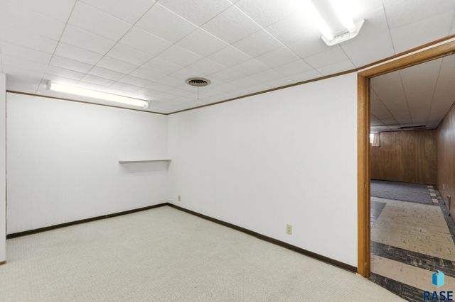 1108 S Willow Ave Avenue, Sioux Falls, SD 57105