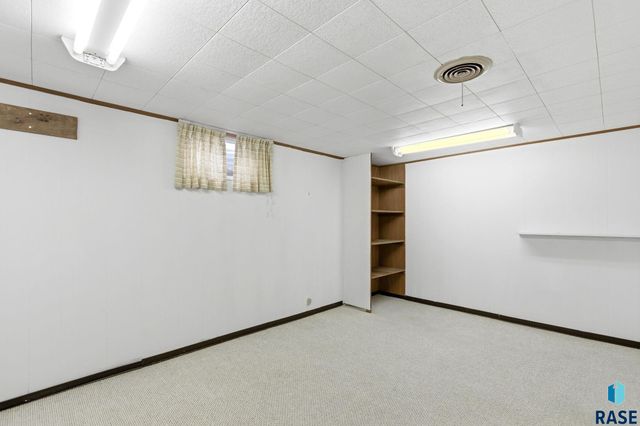 1108 S Willow Ave Avenue, Sioux Falls, SD 57105