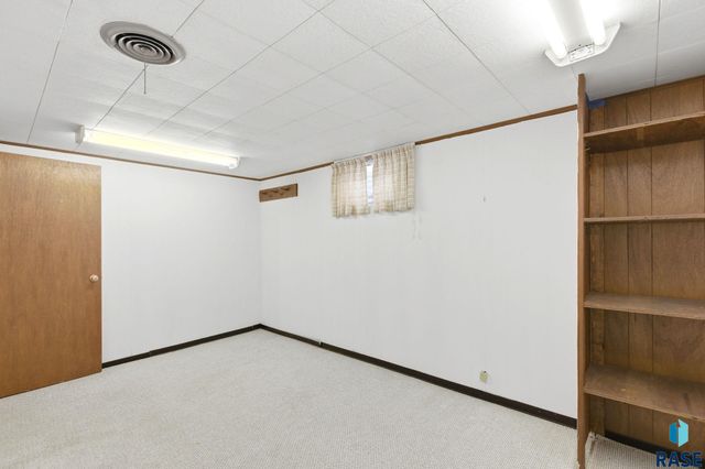 1108 S Willow Ave Avenue, Sioux Falls, SD 57105