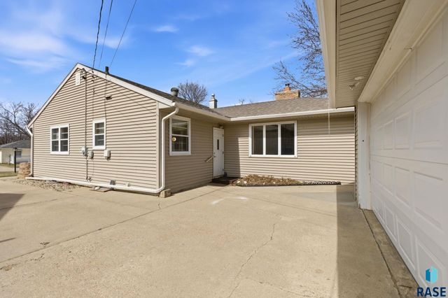 1108 S Willow Ave Avenue, Sioux Falls, SD 57105