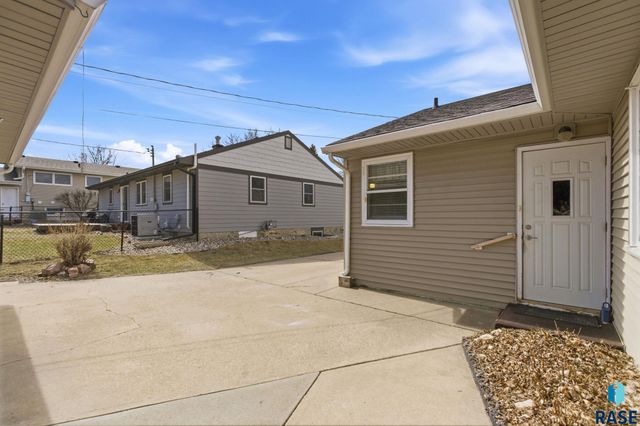 1108 S Willow Ave Avenue, Sioux Falls, SD 57105